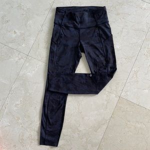 Lulu lemon camo leggings size 6